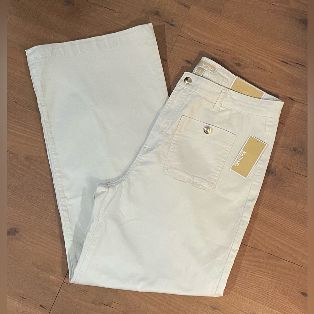 Michael Kors High Rise/ Wide Leg Casual Pants
Color: Bone * Size: 16